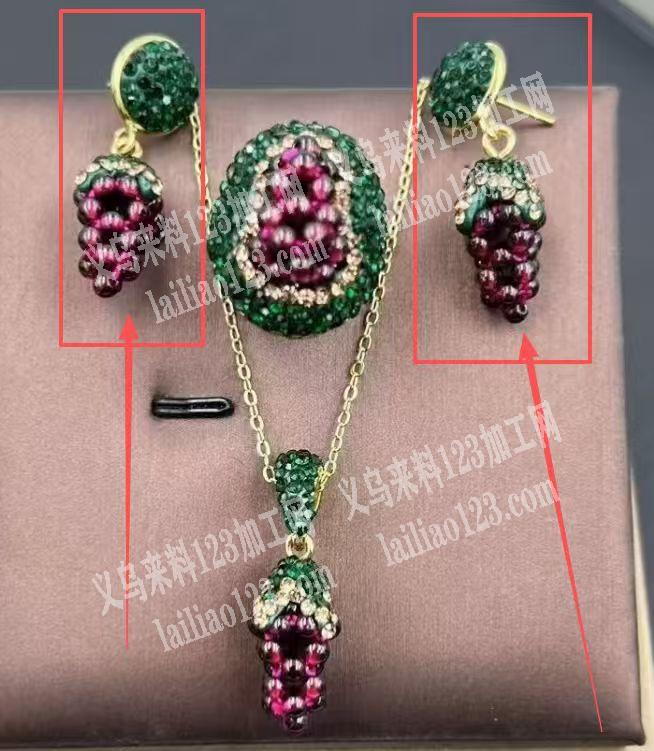 石榴花弹力线穿珠子编织打结的手工活外发，