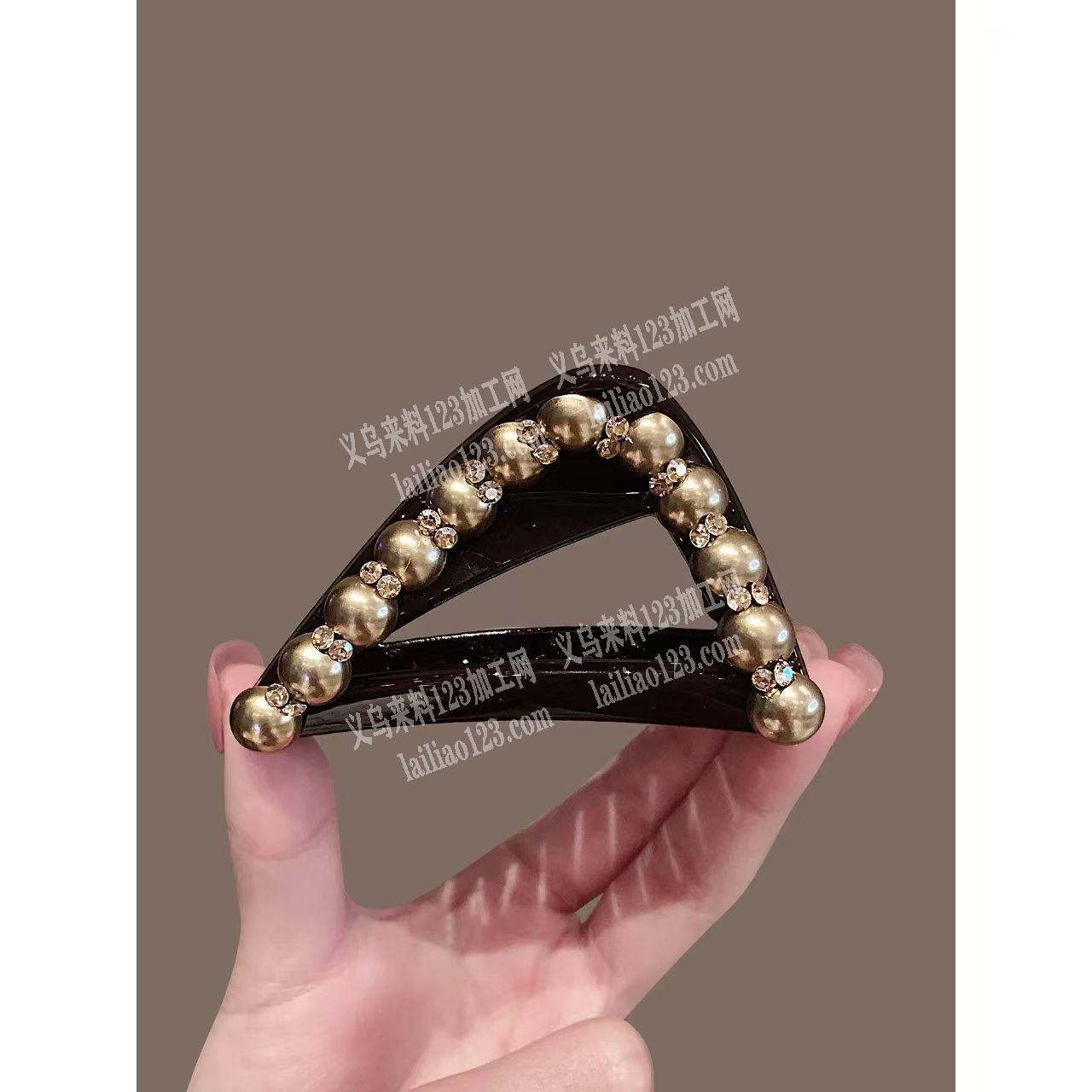 粘配件粘珠子的手工活外发，如图，寻找会做