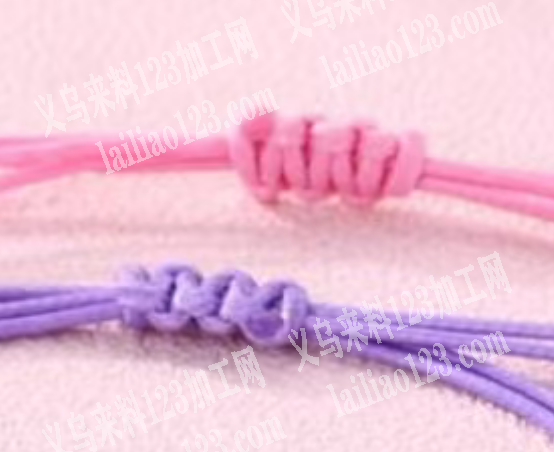 大量手链编织打结的手工活外发，如图，打这