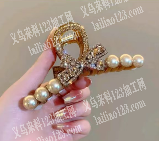 抓夹上面粘配件|粘珍珠手工活外发，找做如