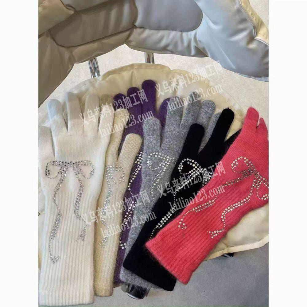 毛线手套上面烫钻外发加工，寻找专业做烫钻
