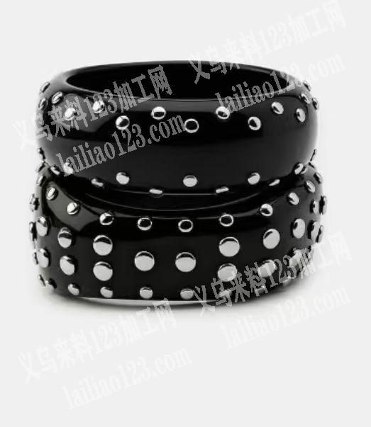 打铆钉类型的树脂手镯成品订单，寻找这个手