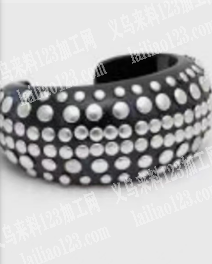 寻找专业做这类手镯的成品工厂，请联系详谈