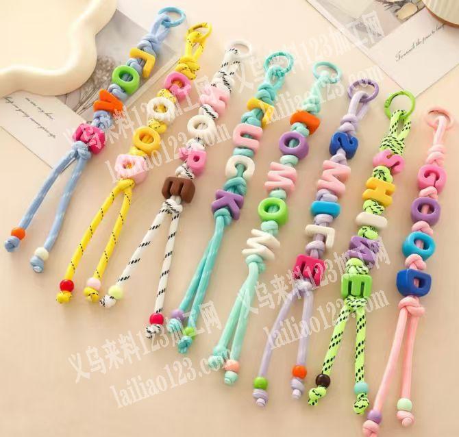 挂件穿珠子穿配件+打结编织的手工活外发，