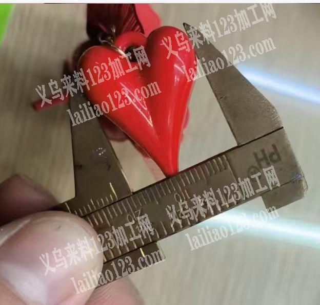 爱心桃吊坠订单，如图，寻找有模具的工厂，