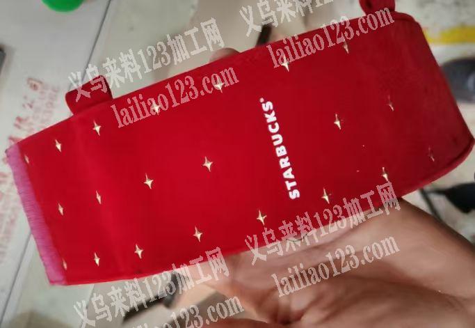 绒布上镶金色四角星{烫钻还是什么工艺不知