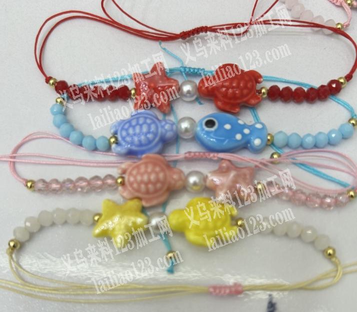 穿珠子编织打结的手链，手工活外发加工发义