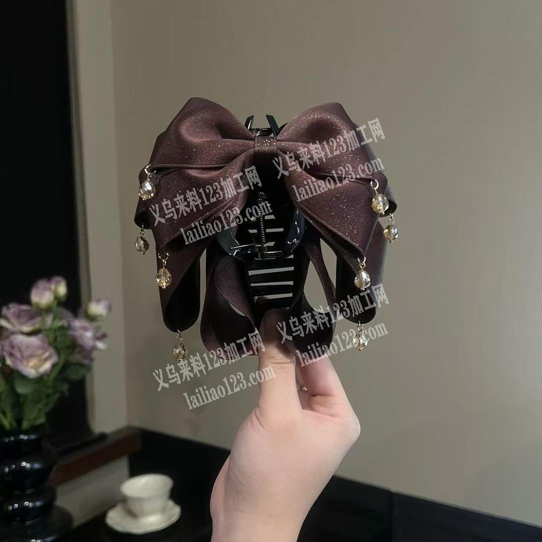 布艺蝴蝶结打胶枪手工活外发。，如图。寻找