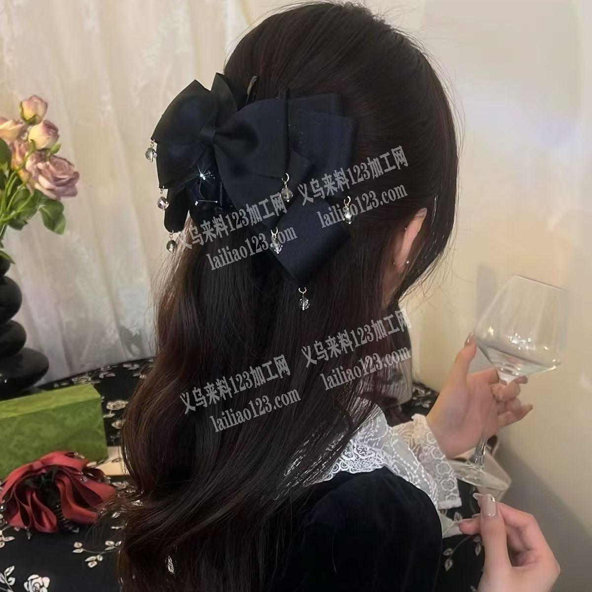 布艺蝴蝶结打胶枪手工活外发。，如图。寻找