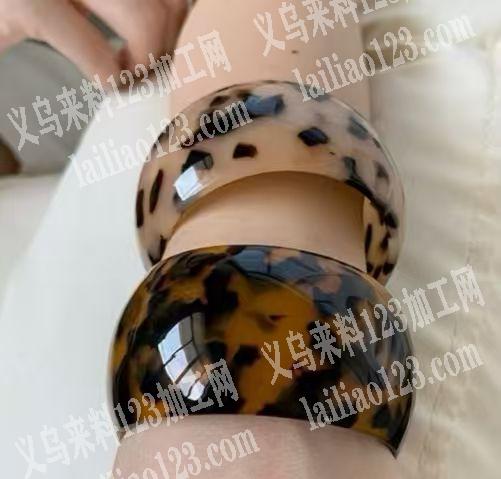 公司寻找醋酸手镯成品工厂。要成品。寻找成