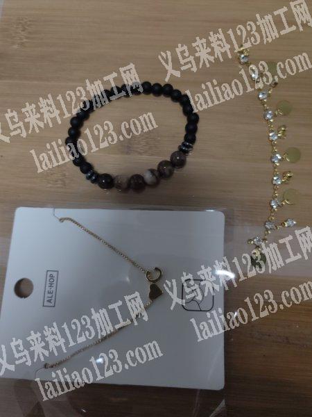 本厂承接，挂圈，弯针，串珠子，打胶和包装等各种手工活等