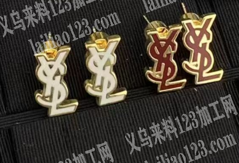 耳环上面滴胶打磨胶外发加工，寻找工厂，有