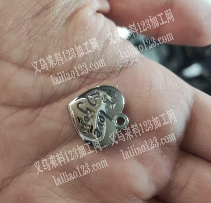 老板委托寻找：电商寻找爱心桃吊坠厂家，有