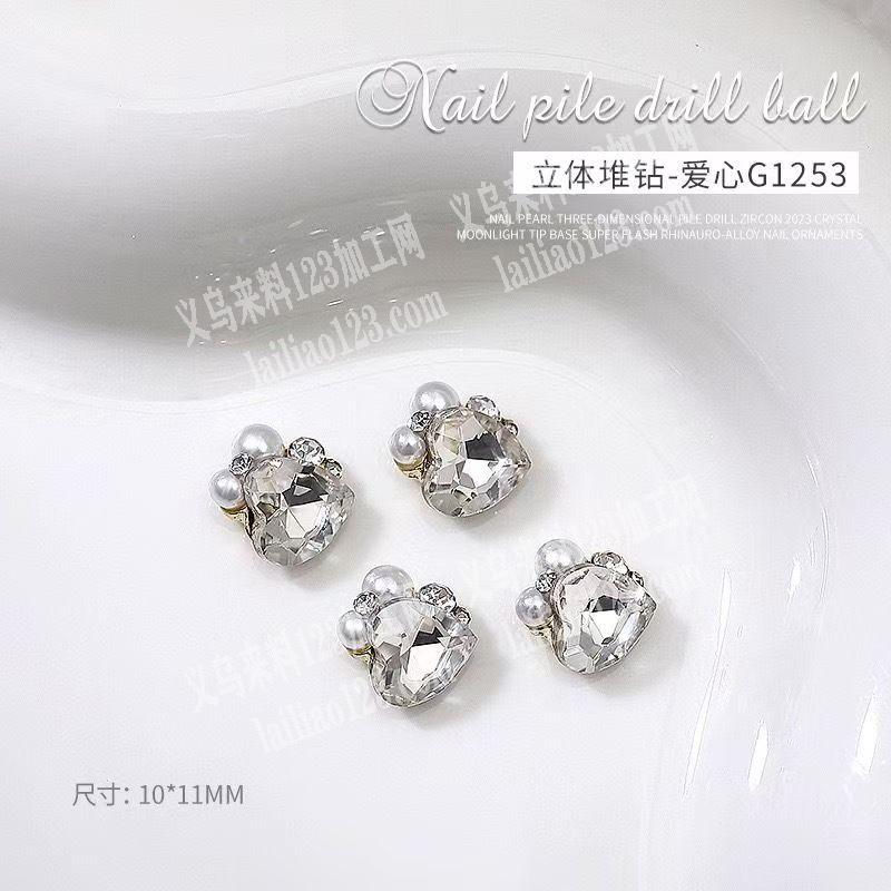 穿戴甲粘钻手工活外发。如图。寻找会做这个