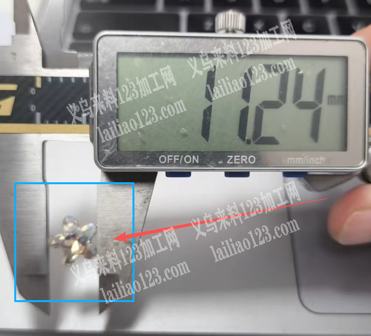 公司寻找配件，如图，花朵水钻类的配件，寻