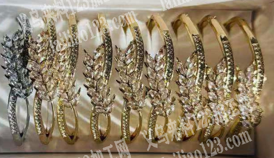 【找钢模】压铸订单。金属手镯订单，如图，