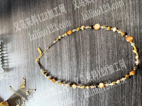 承接手工穿珠 挂圈弯针等手工活 厂地在青口聚饰云旁