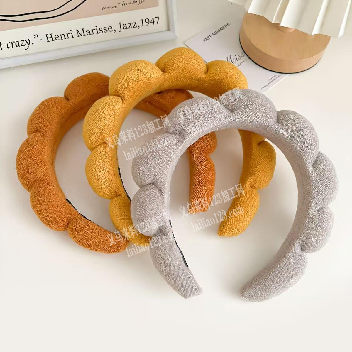 海绵发箍打胶枪包装的手工活外发，如图，寻