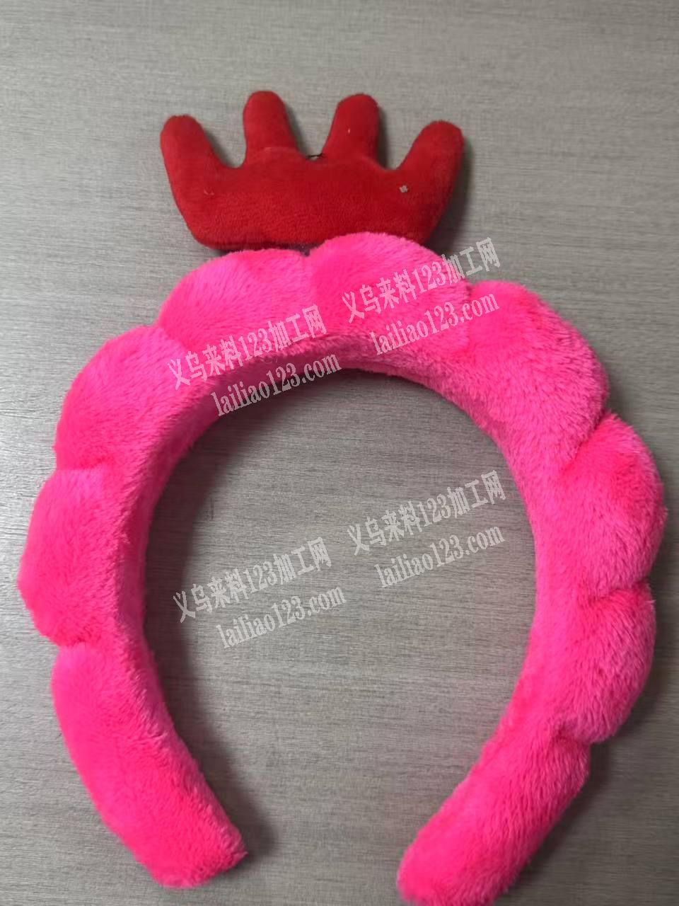 海绵发箍打胶枪包装的手工活外发，如图，寻