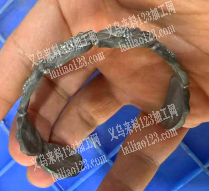 这个手镯订单，寻找合金翻砂的。请联系详谈