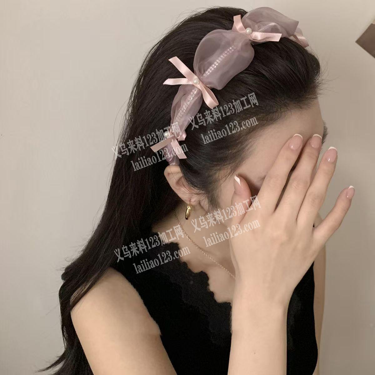 大量网纱绑蝴蝶结的布艺发箍订单外发加工，