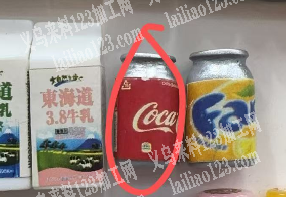 微缩食玩上面贴标外发加工，如图，寻找会做