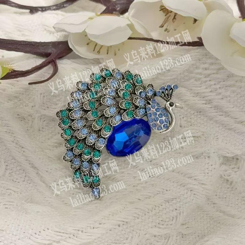 大量孔雀合金胸针订单，诚寻压铸的工厂合作