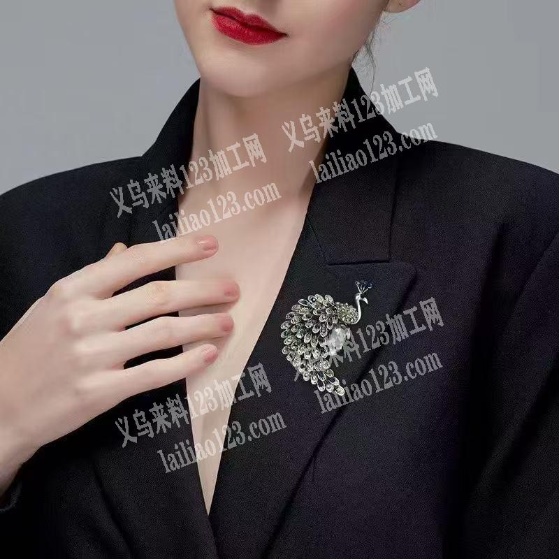 大量孔雀合金胸针订单，诚寻压铸的工厂合作