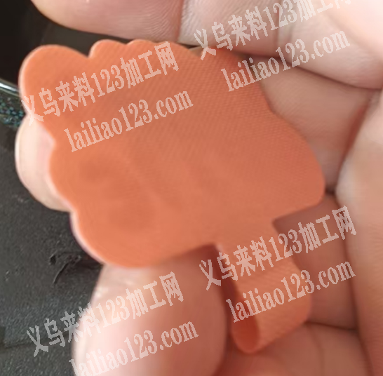 大量这个手机挂件夹片订单，如图，寻找工厂