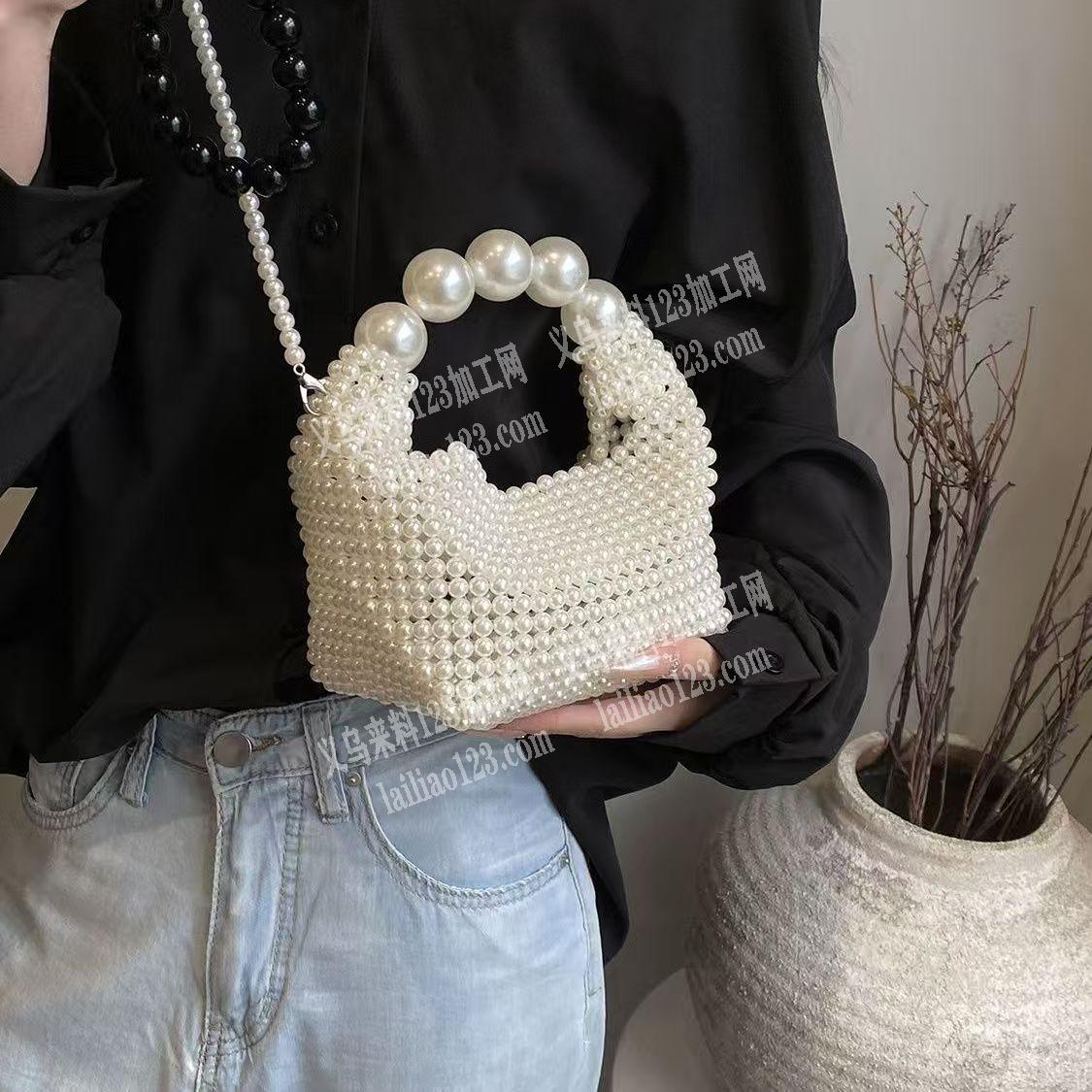 复杂穿珠子编织包包。这样的，谁家会做联系