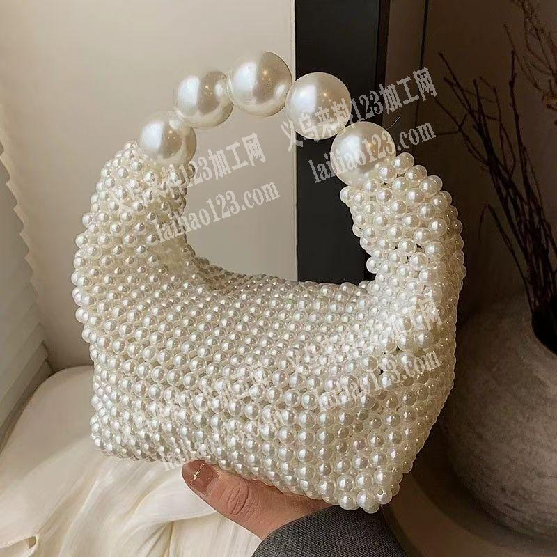 复杂穿珠子编织包包。这样的，谁家会做联系