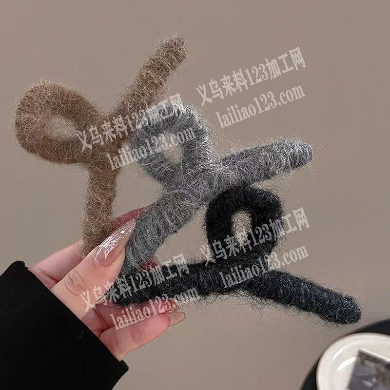 抓夹毛绒条的手工活外发，寻找会做绕毛绒条