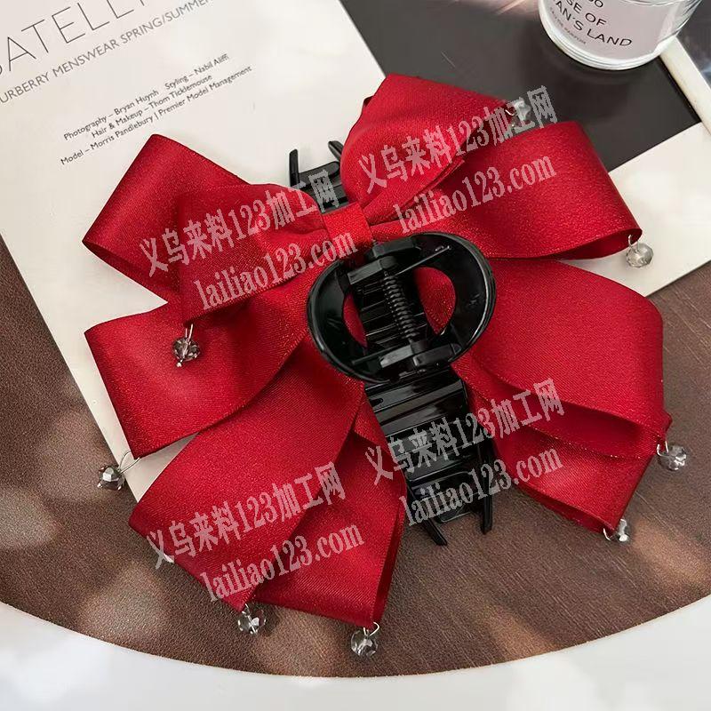 折蝴蝶结挂珠子的手工活外发，如图，寻找会