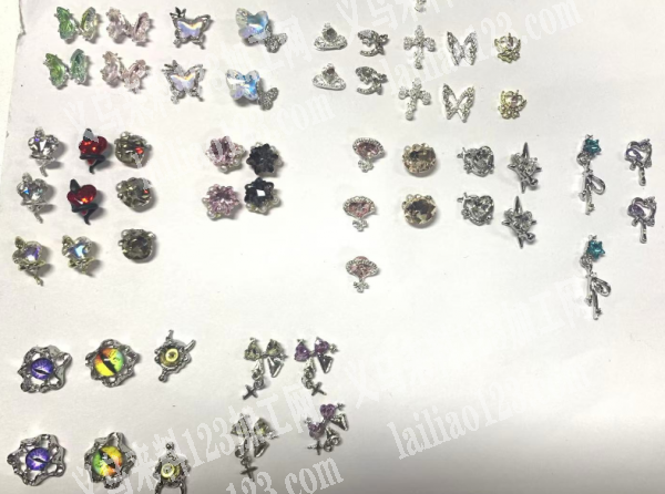 大量穿戴甲配件，美甲配件订单，如图，这样