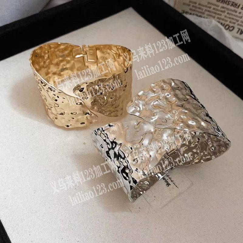 铁手镯成品订单，如图，寻找手镯工厂，请联