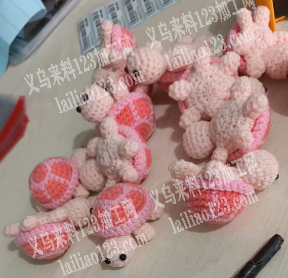 钩针编织公仔外发加工，如图，寻找专业做钩