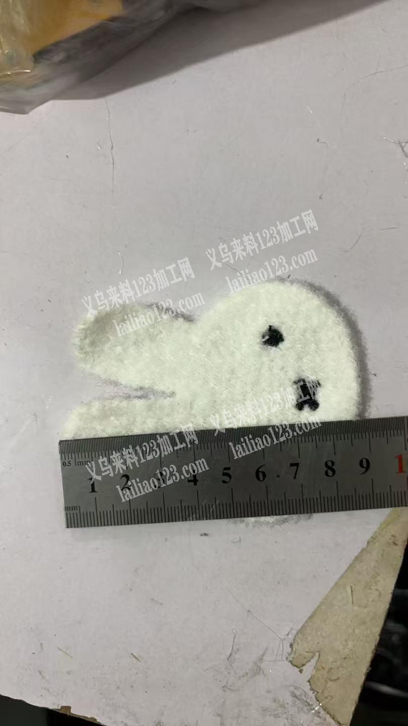 帮我找一下这个贴布兔头现货，联系电话