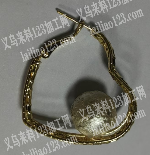 寻找生产如图耳环的工厂，有订单，请联系详