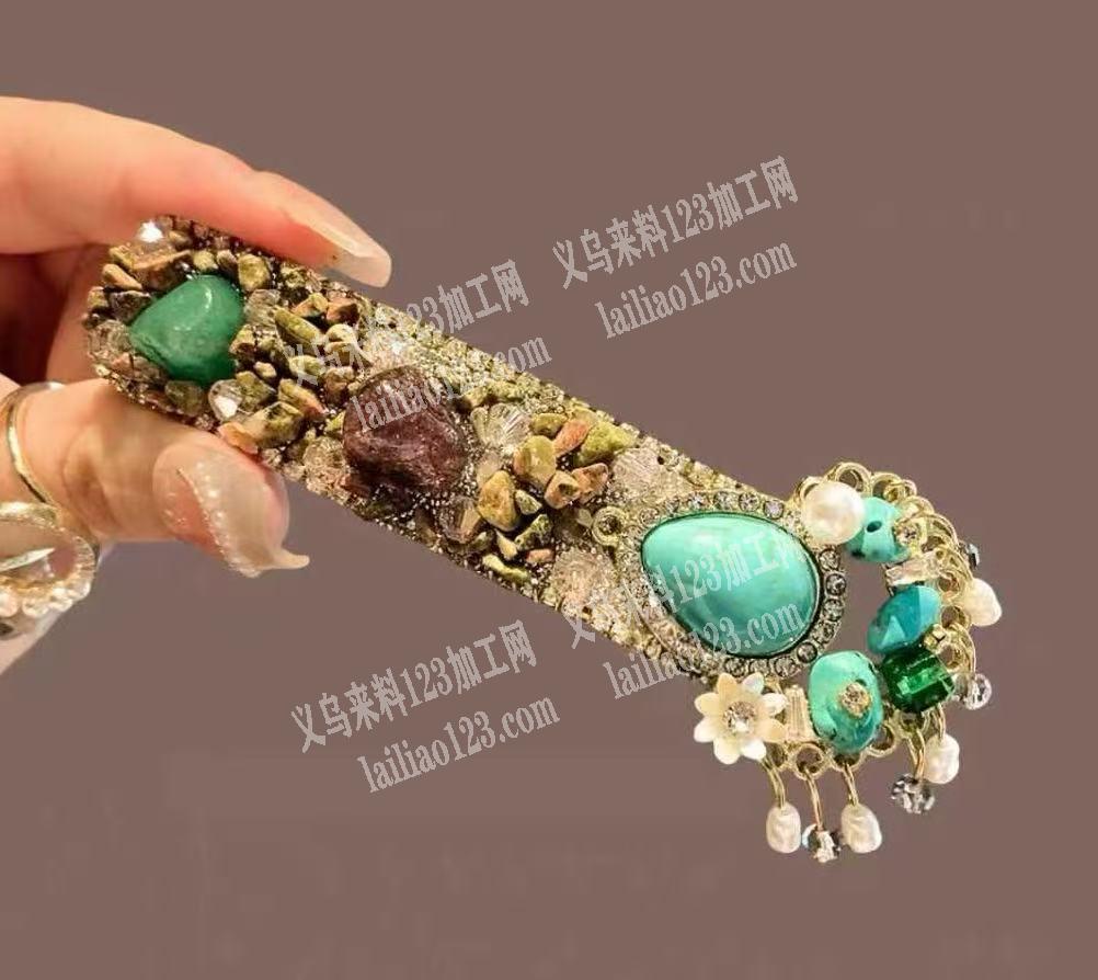 如图，饰品需要成品订单，。请联系详谈