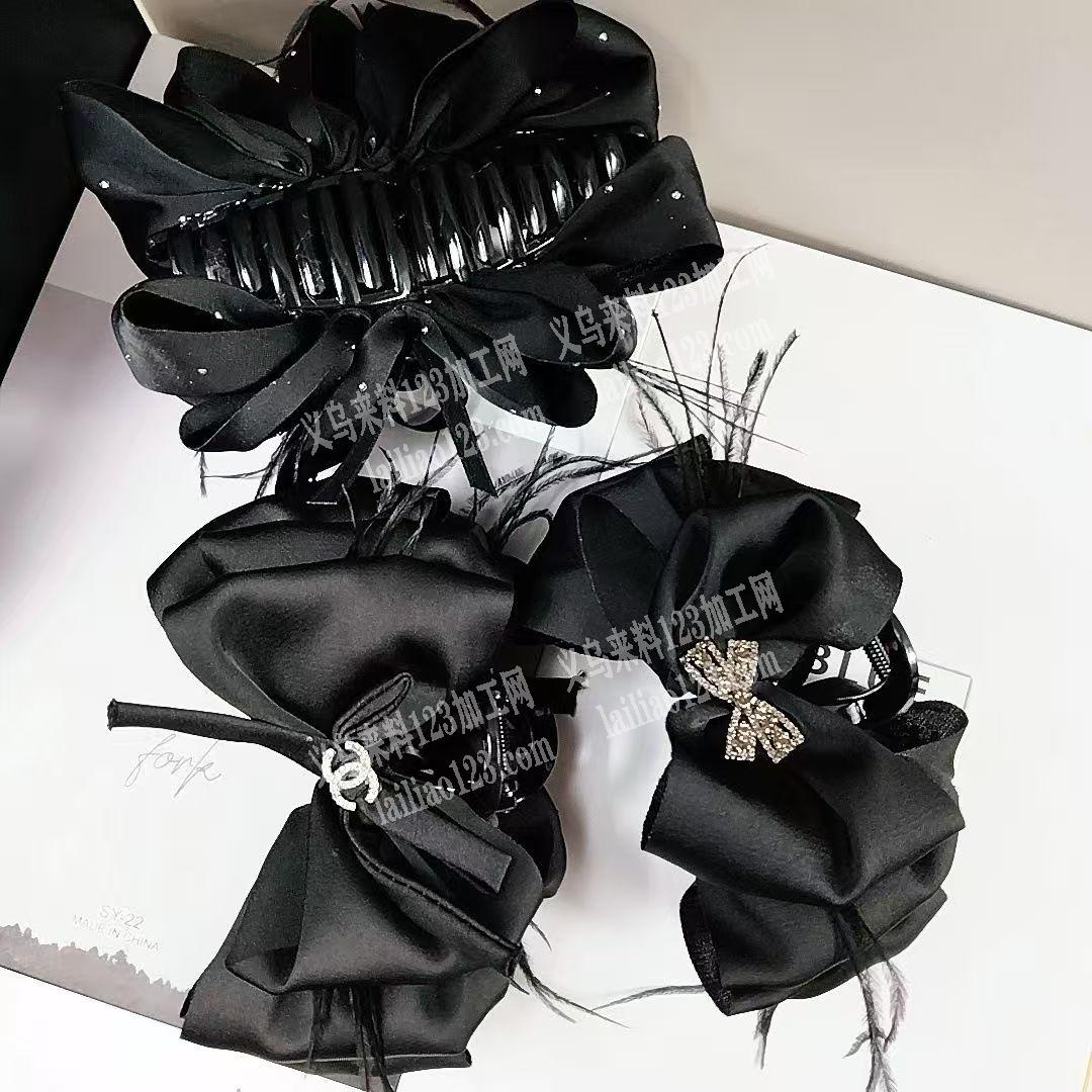 大量粘胶的手工活，这个布艺抓夹粘胶的手工