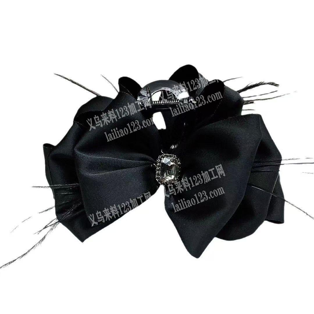 大量粘胶的手工活，这个布艺抓夹粘胶的手工