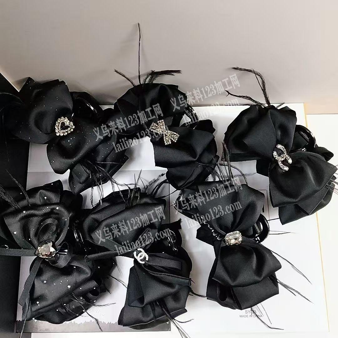 大量粘胶的手工活，这个布艺抓夹粘胶的手工