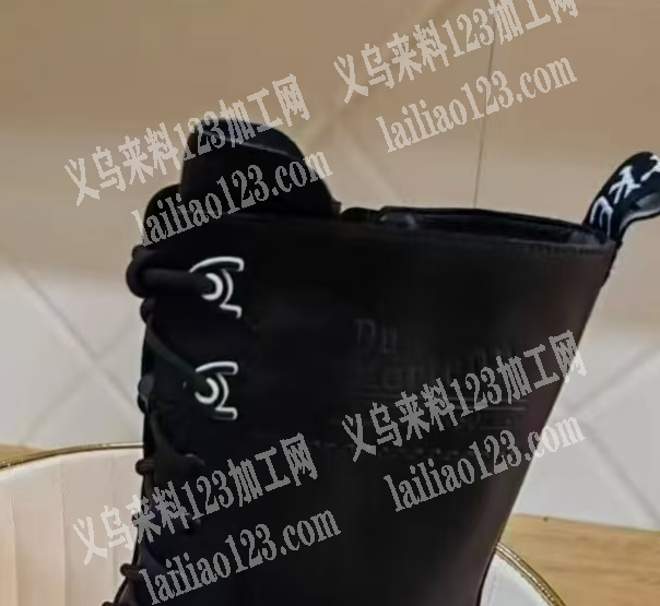 采购这个鞋扣配件，有货的联系详谈。