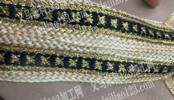 商贸城老板娘，寻找织带源头工厂，如图，有