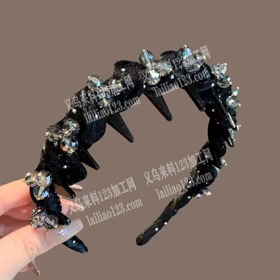 大量这头箍的手工活，外发加工，绕这个布料