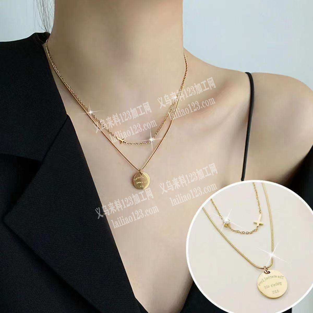 公司有项链成品订单，如图，十字架和圆片挂