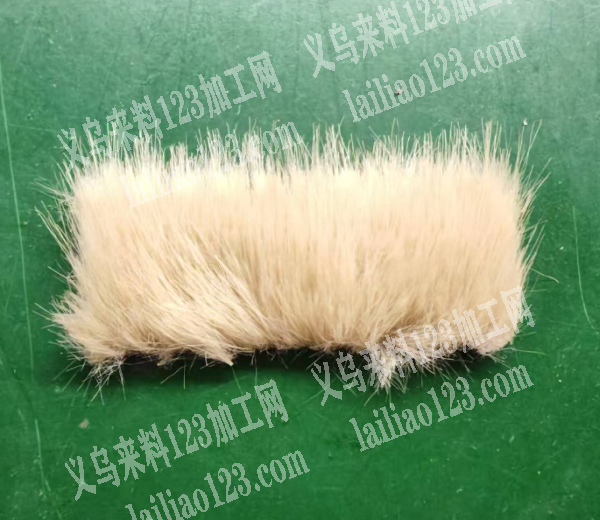 采购如图毛绒配饰。饰品用的，寻找供应商，