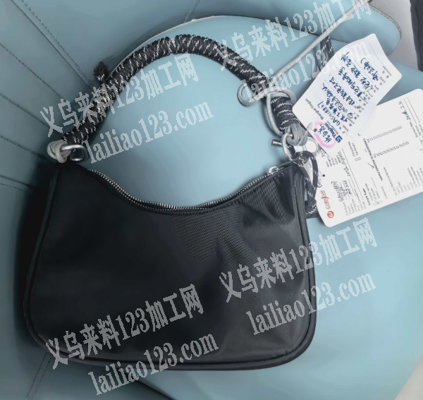 手提包订单外发，寻找箱包加工厂，如图，请