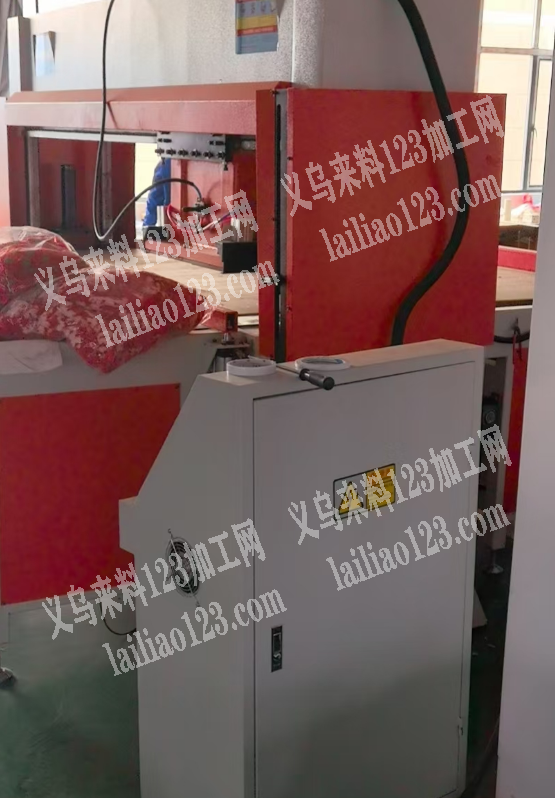 老板委托处理，，转让：新的自动下料裁剪机