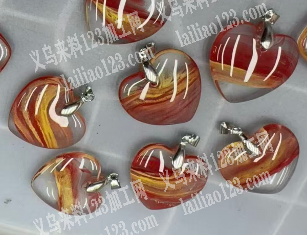 老板委托寻找：琉璃桃心30*7mm配件订